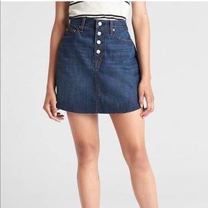 GAP BUTTON SKIRT